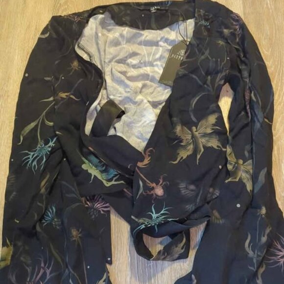 Disturbia Tops - Disturbia rosanella floral print flare sleeve wrap top size 8 new